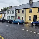 Nyaraló Town House